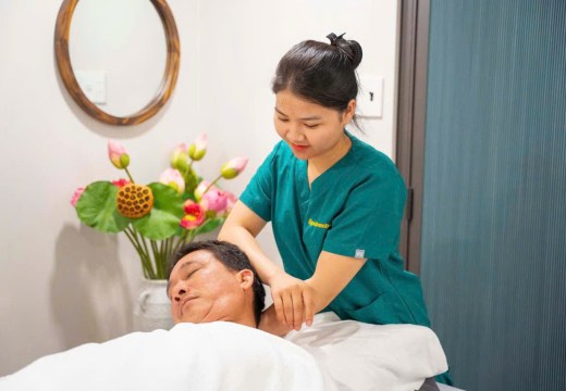 10 Giờ Tối Vẫn Đau Vai Gáy? Đây Là Lý Do Nhiều Người Tại TP.HCM Chọn Massage Tại Nhà HCM